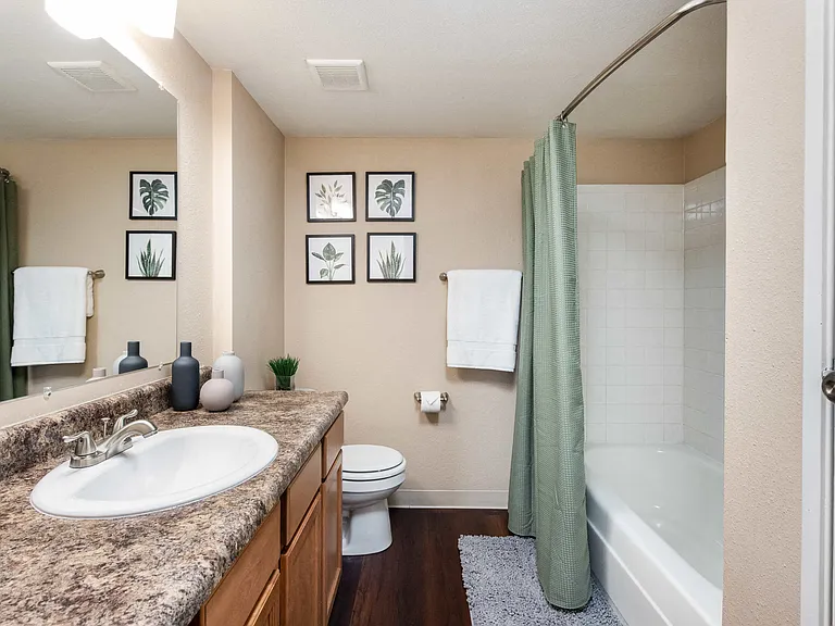 Wentworth Apartments — Photo 9