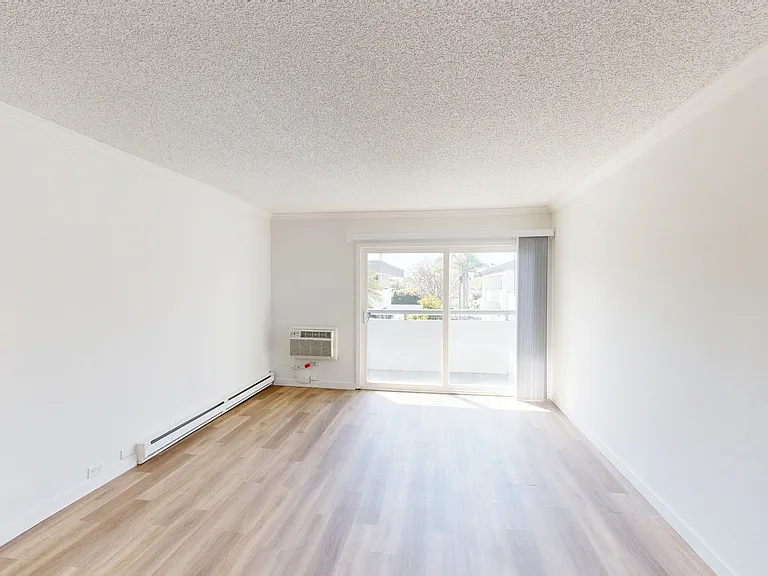 Eight 80 Newport Beach — Photo 189