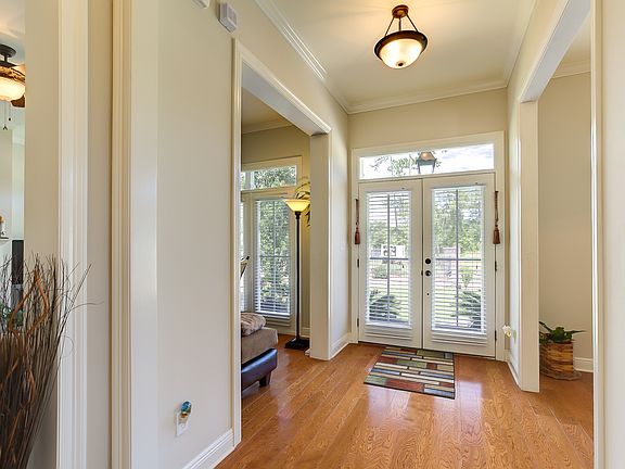 5th image of 102 Taylor Dr