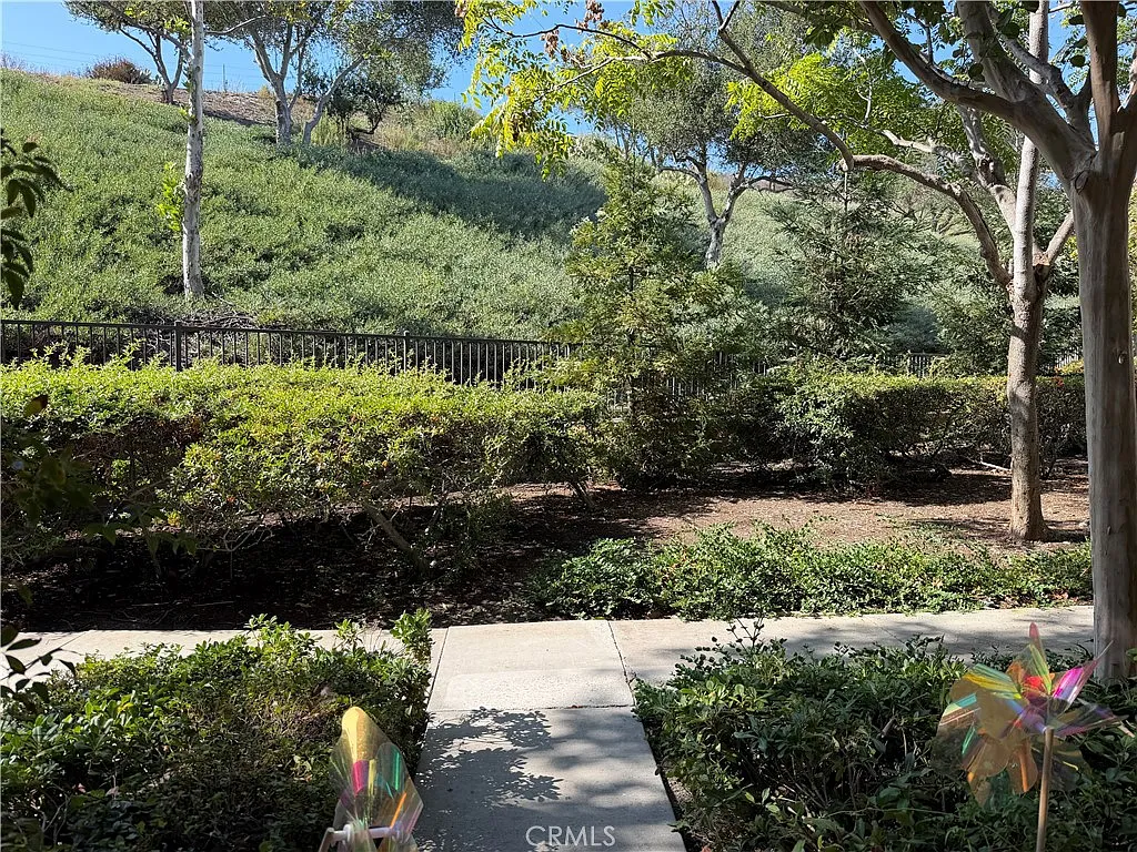 3 bed, 2.5 bath, 1460 sqft, $4,250 — Photo 2
