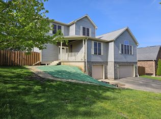 1349 Winslow Cir, Woodstock, IL 60098