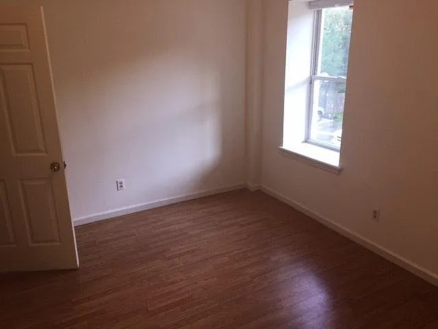 Building Photo - 938 Farmington Ave #B