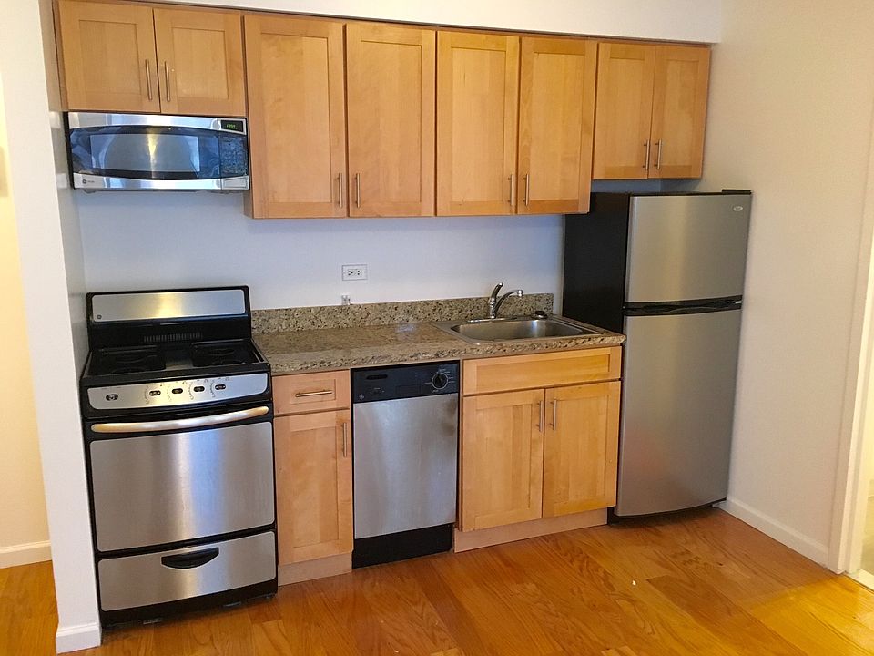 1st image of 3172 31st St
