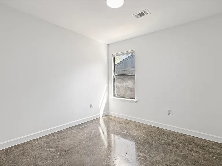 1493 S McLean Blvd — Photo 12