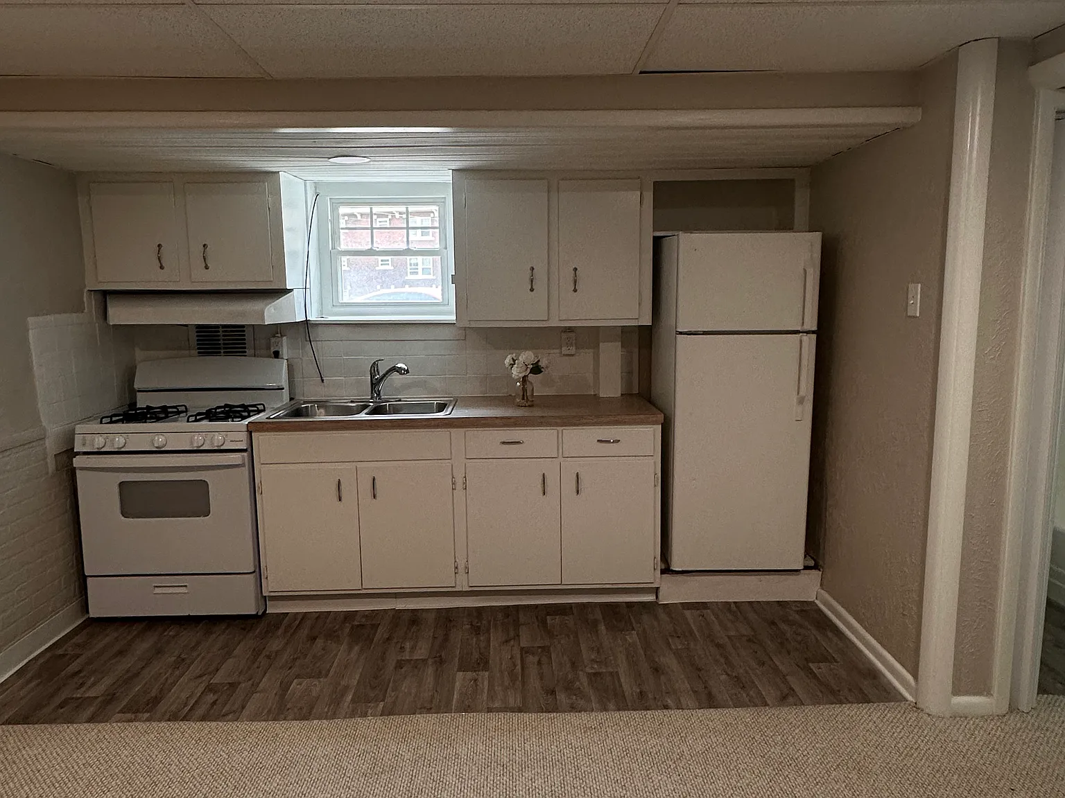 Studio, 650 sqft, $730 — Photo 2