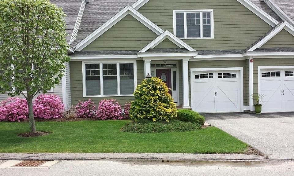 1st image of 10 Moody Ln