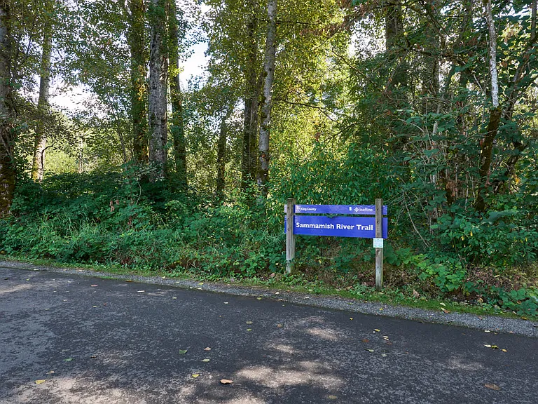 Stroll along the Sammamish River Trail