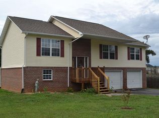 1569 Jasmine Trl, Sevierville, TN 37862