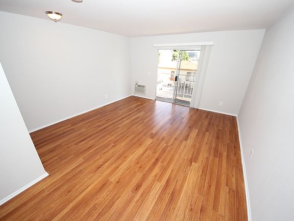 3rd image of 1140 Venice Blvd APT 108