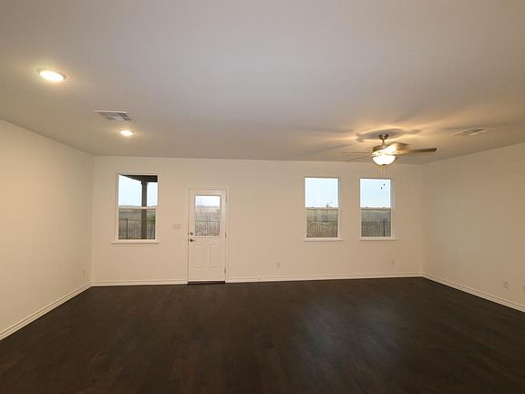 3rd image of 1009 Sandra Ann Way