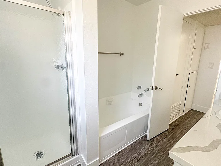Studio City Midrise — Photo 15