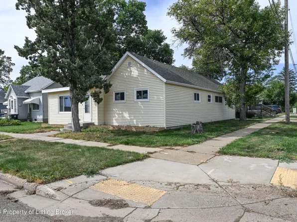 45 9th Ave W, Dickinson, ND 58601