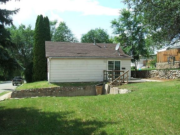 3rd image of 511 10th Ave NE