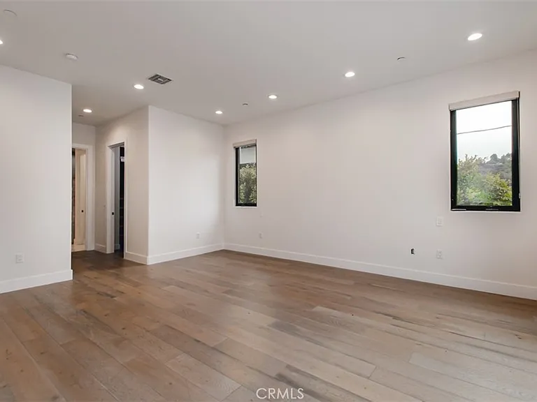 5017 Hesperia Ave — Photo 31
