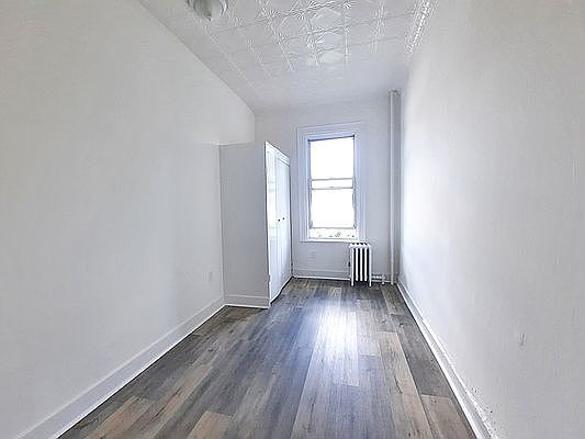 4th image of 965 Glenmore Ave Floor 2