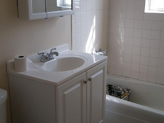 4th image of 45 Kenwood Dr APT 2