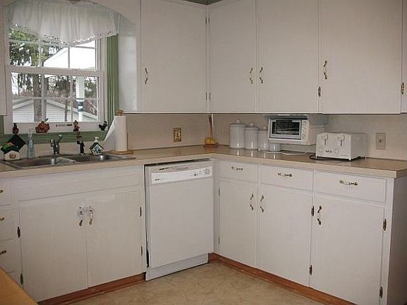 5th image of 100 Hazeltine Ave