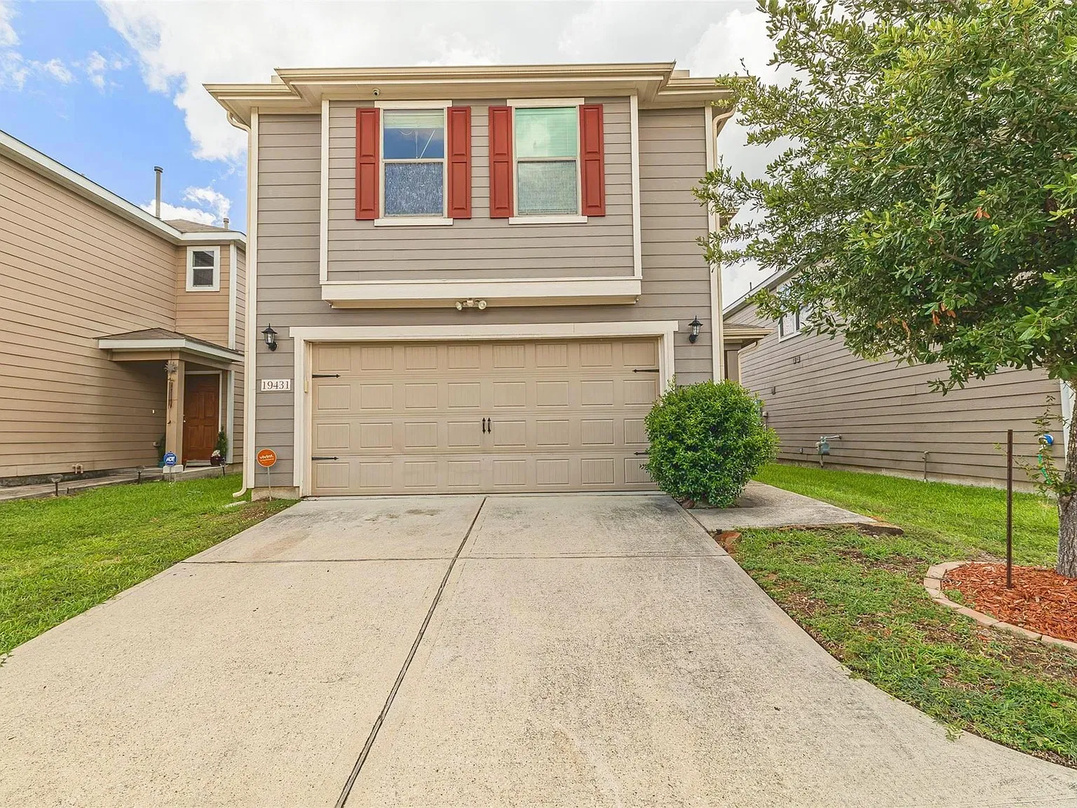 3 bed, 2.5 bath, 1719 sqft, $1,850 — Photo 1