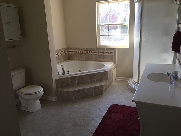 M Bath whirpool & walk in 