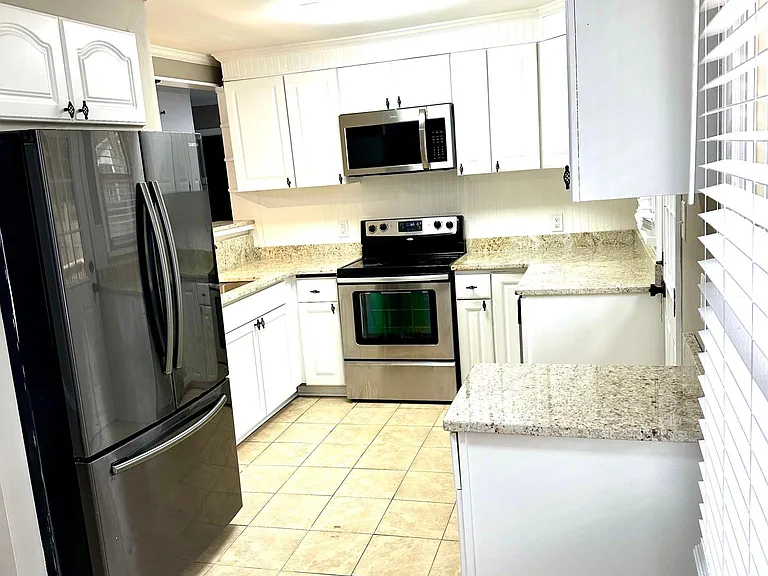 102 Belair Rd — Photo 3