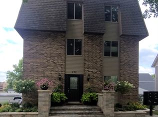 212 S 4th St APT 3, Saint Charles, IL 60174