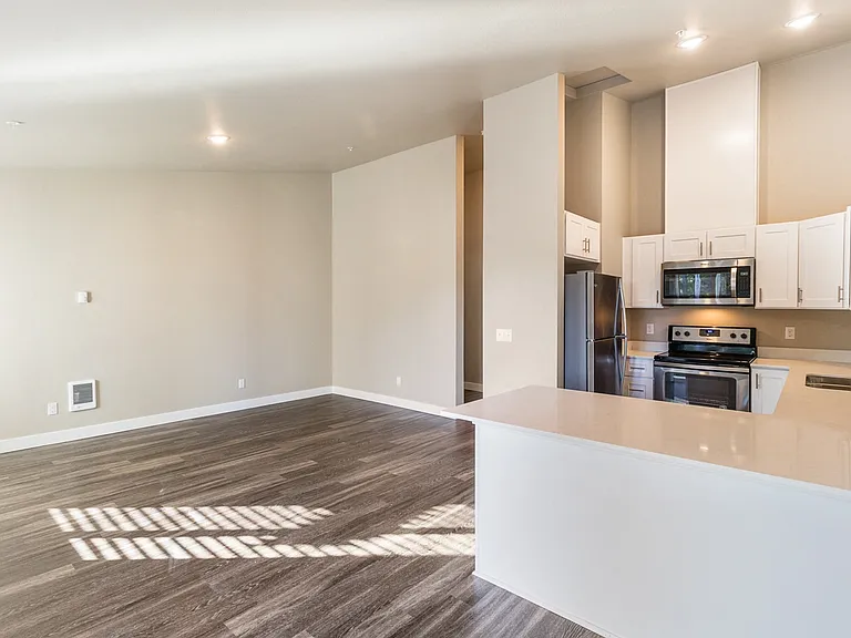 Norpoint Landing Apartments — Photo 10