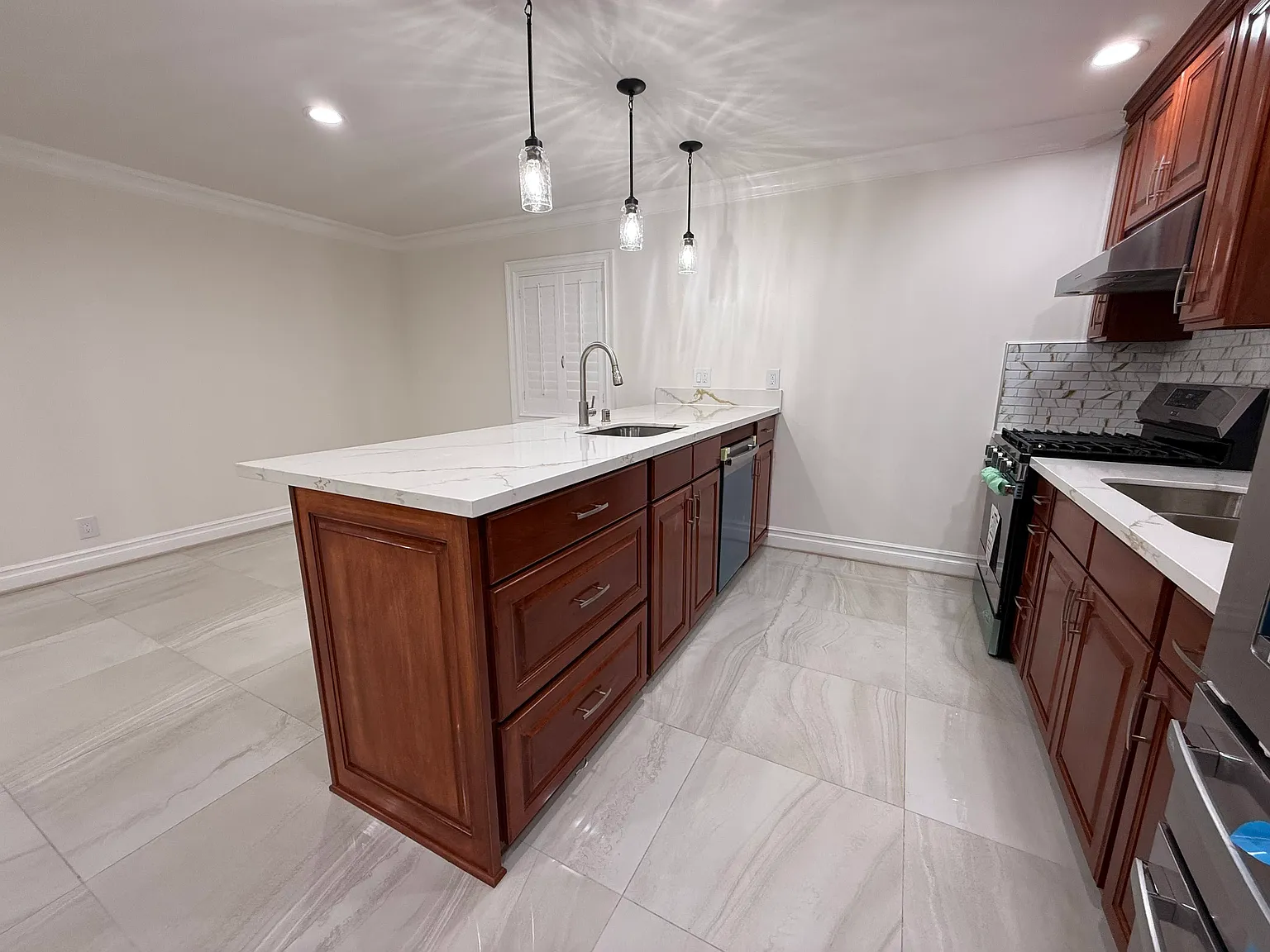 3 bed, $3,975 — Photo 3