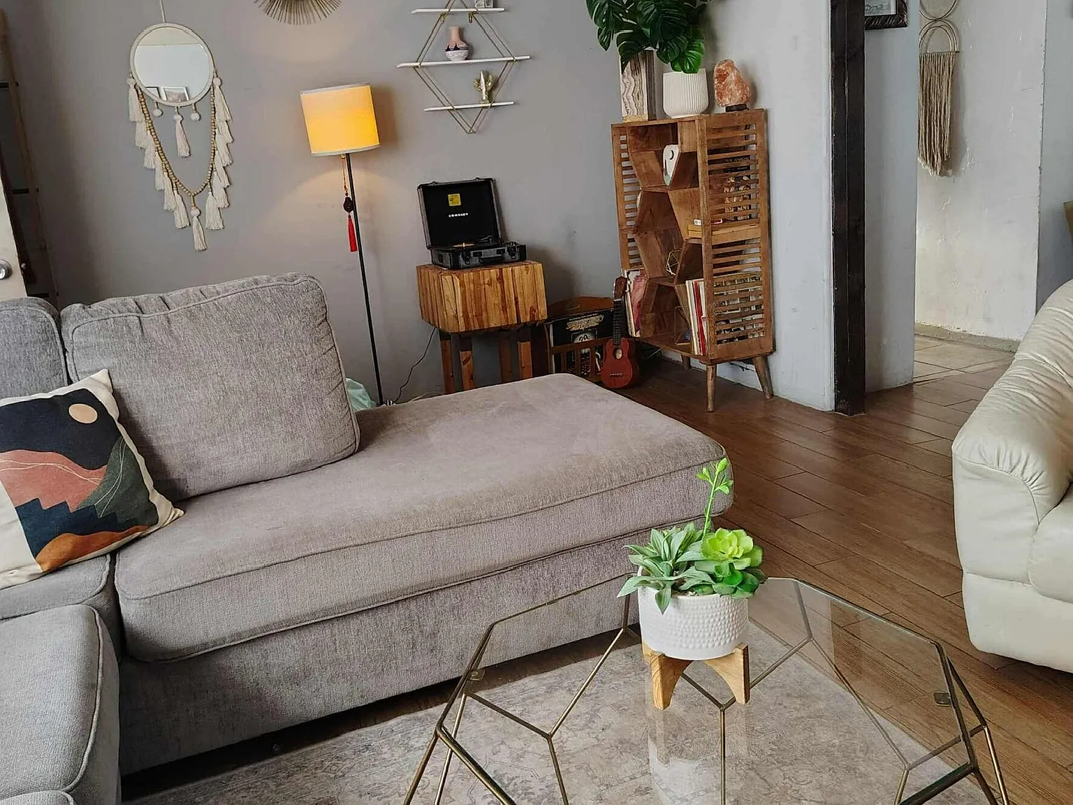 3 bed, 1.0 bath, 1419 sqft, $3,000 — Photo 3