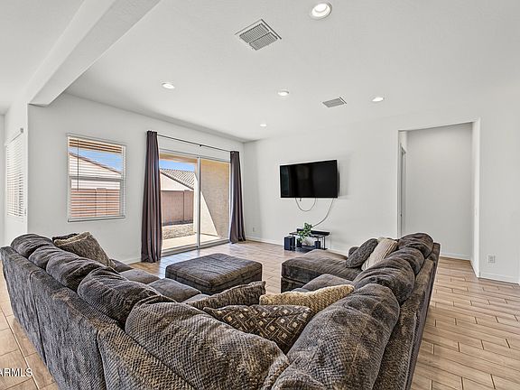 5th image of 17599 W VICTORY Street