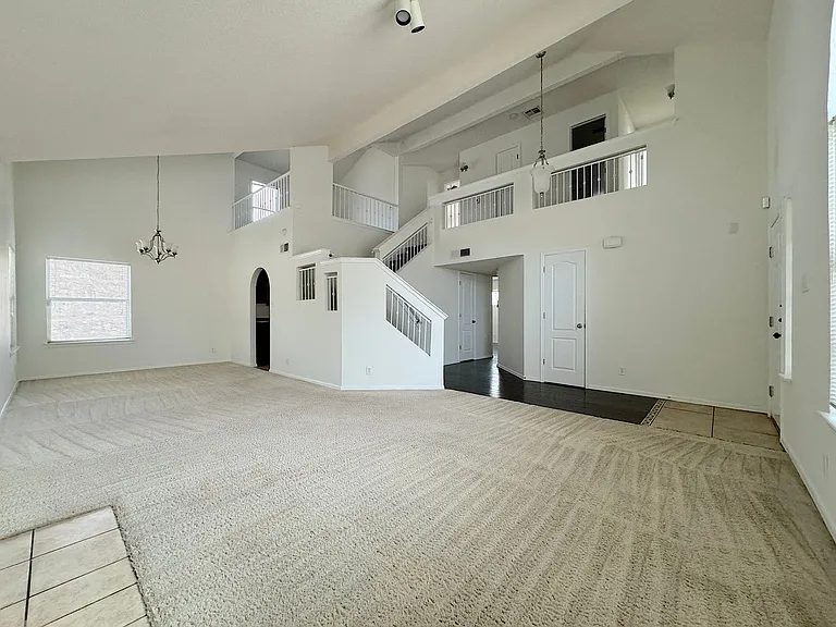6404 Kenmore — Photo 4