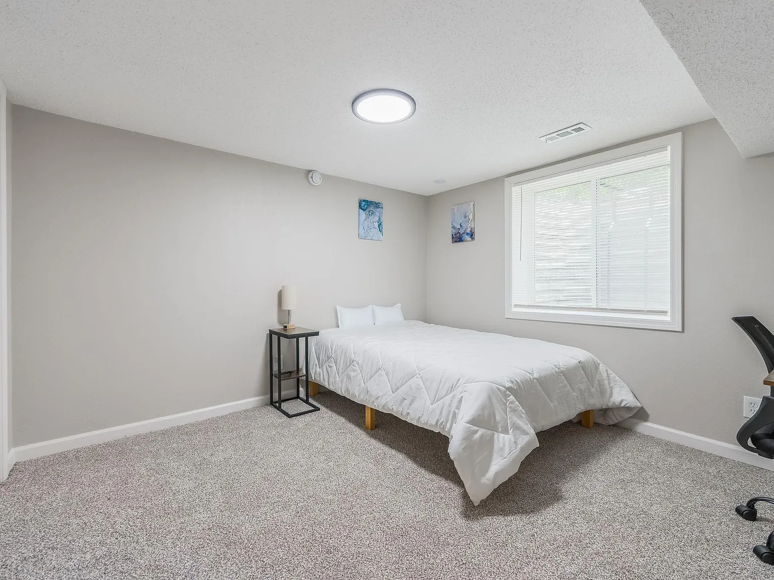 4 bed, 2.0 bath, 2000 sqft, $706 — Photo 2
