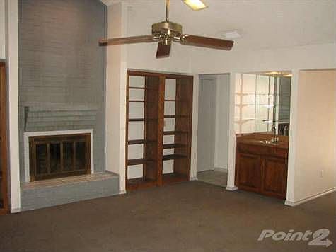 5th image of 2400 Creekwood St