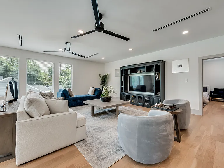 4528 W Amherst Ave — Photo 5
