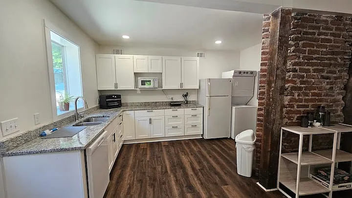 1 bed, 850 sqft, $1,500 — Photo 3