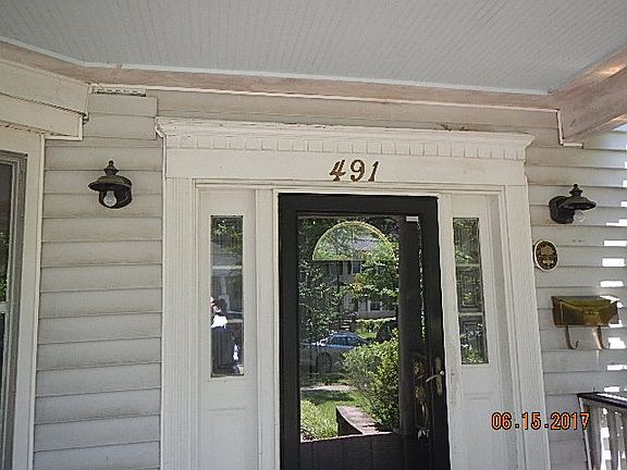 3rd image of 491 Hampton Dr