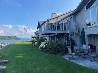 8 Bay Point Cir, Rochester, NY 14622