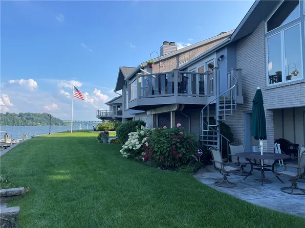 8 Bay Point Cir, Rochester, NY 14622