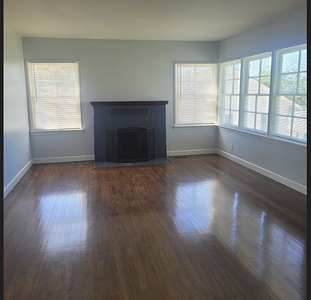 3rd image of 5842 Newlin Ave