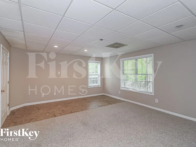 729 Tall Oaks Dr — Photo 7