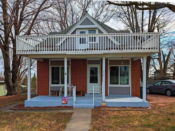 1208 9th St, Hawarden, IA 51023