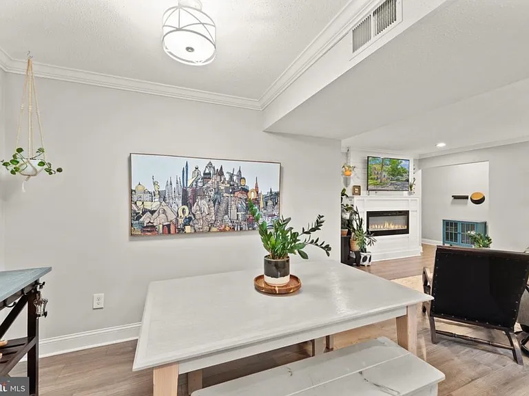 124 Fort Evans Rd SE #B — Photo 9
