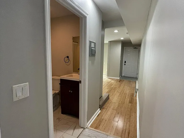 920 Whalley Ave — Photo 2
