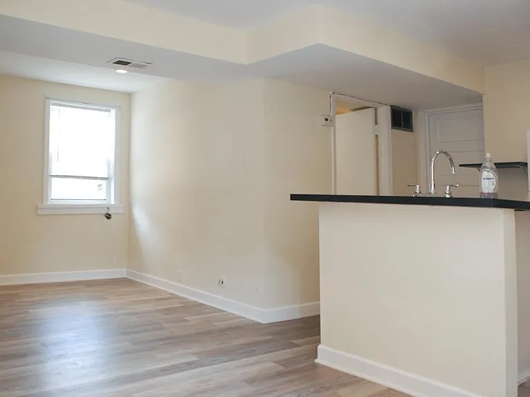 1346 W Fletcher St #1CH — Photo 6