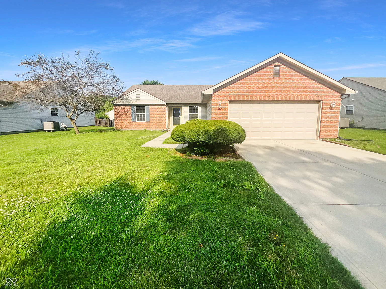 762 Millbrook Dr photo 1
