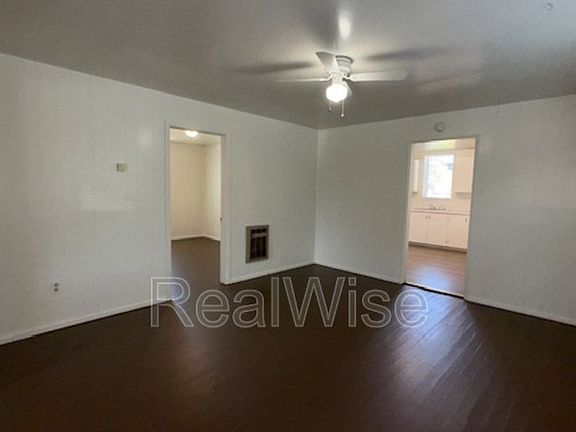 3rd image of 328 SE Lane Ave