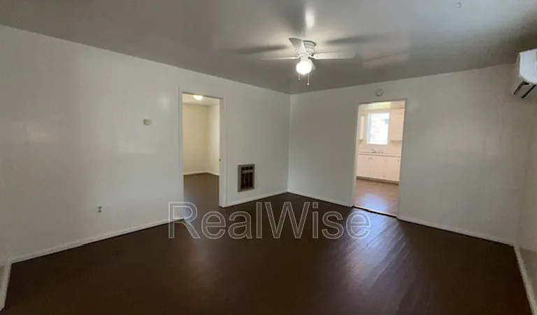 328 SE Lane Ave — Photo 3