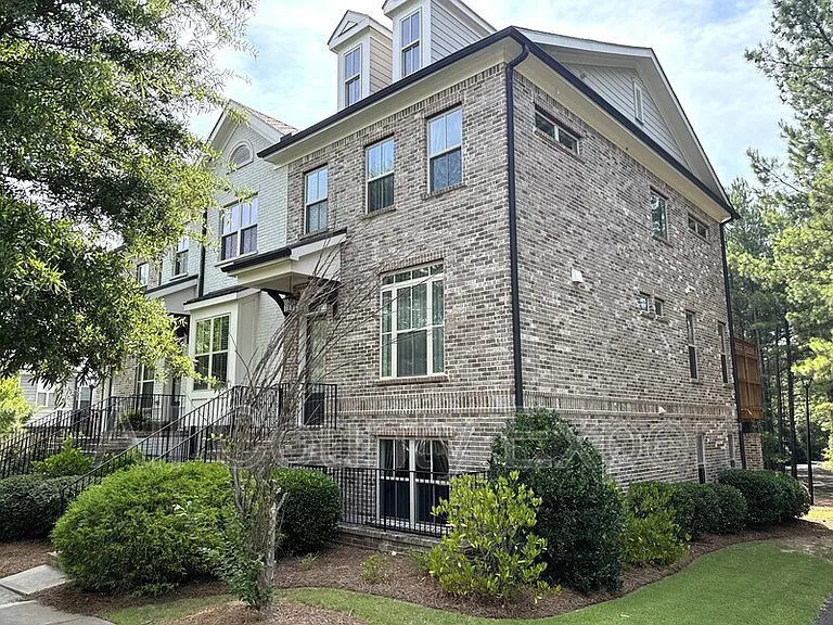 1529 Huntwood Ct — Photo 3