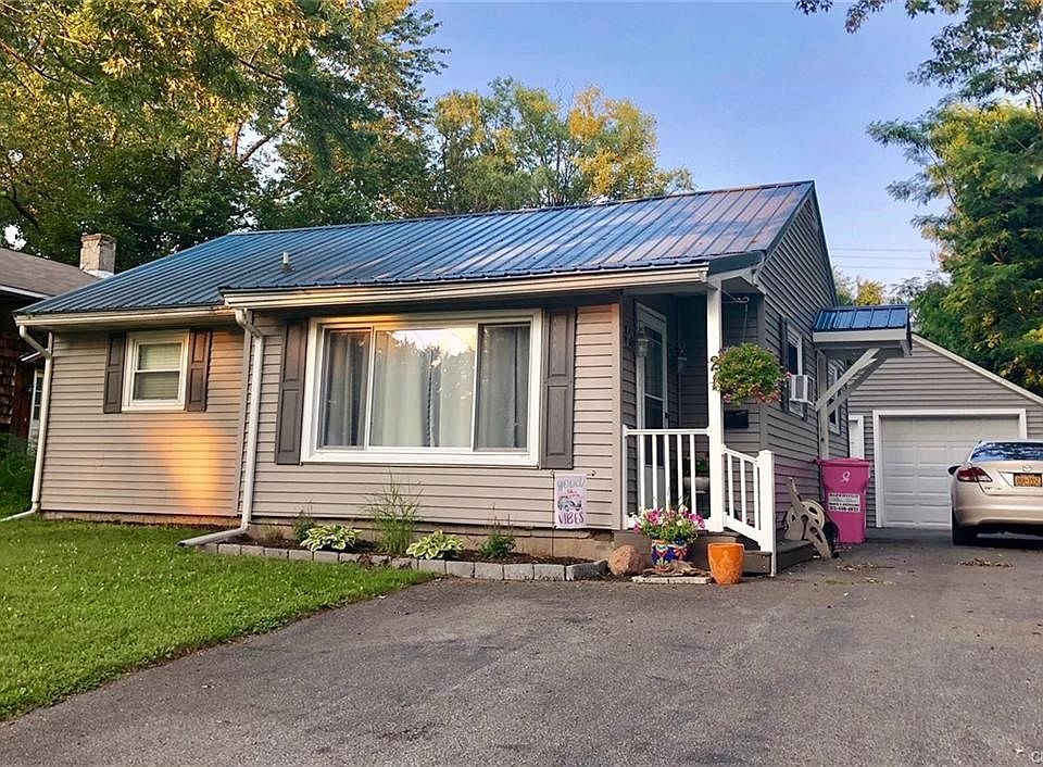 1st image of 21 Brooks Pl