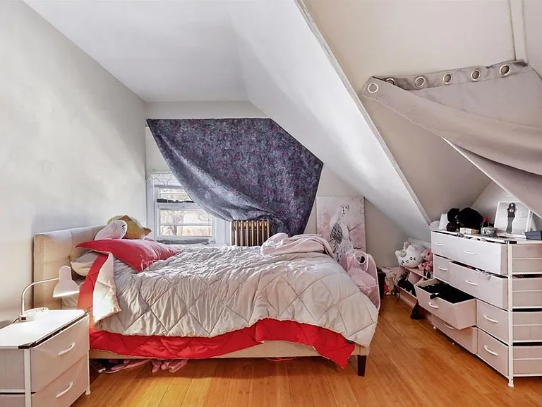 1862 Roblyn Ave — Photo 1