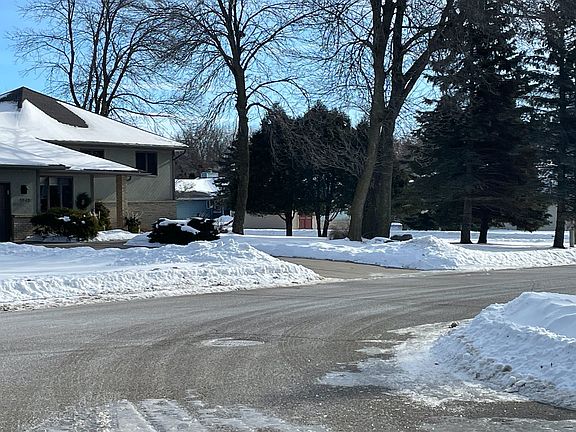 5th image of 2494 E Meadow Dr